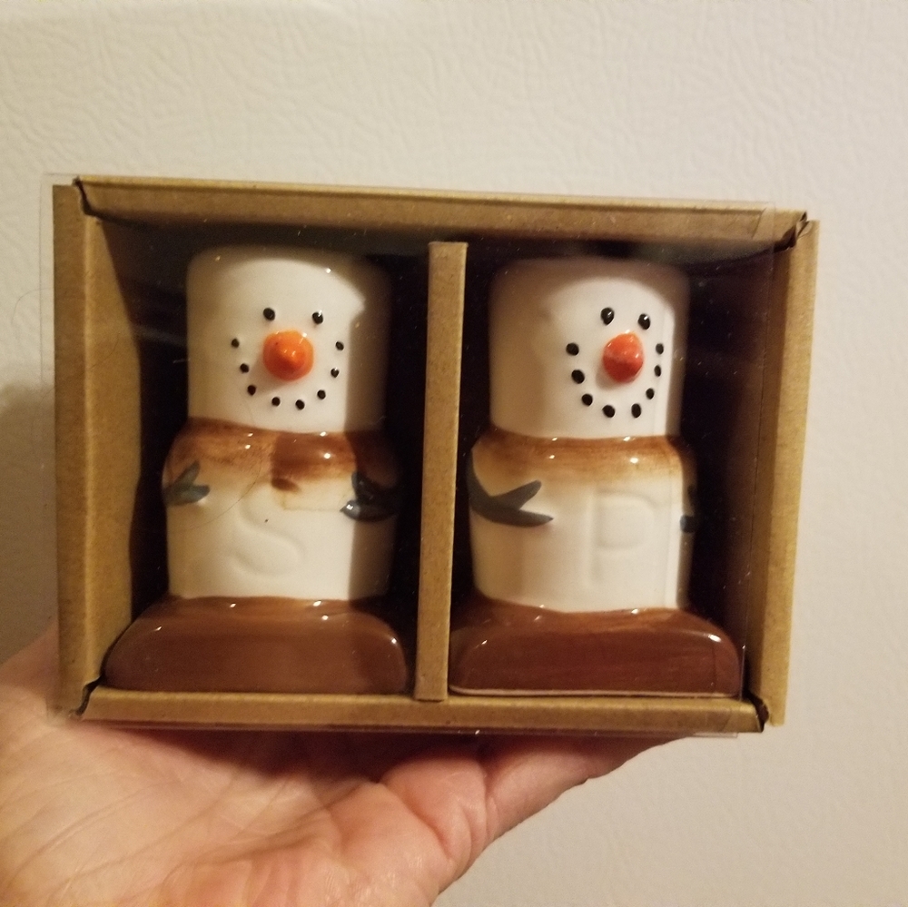 MARSHMALLOW SNOWMAN SALT AND PEPPER SHAKERS